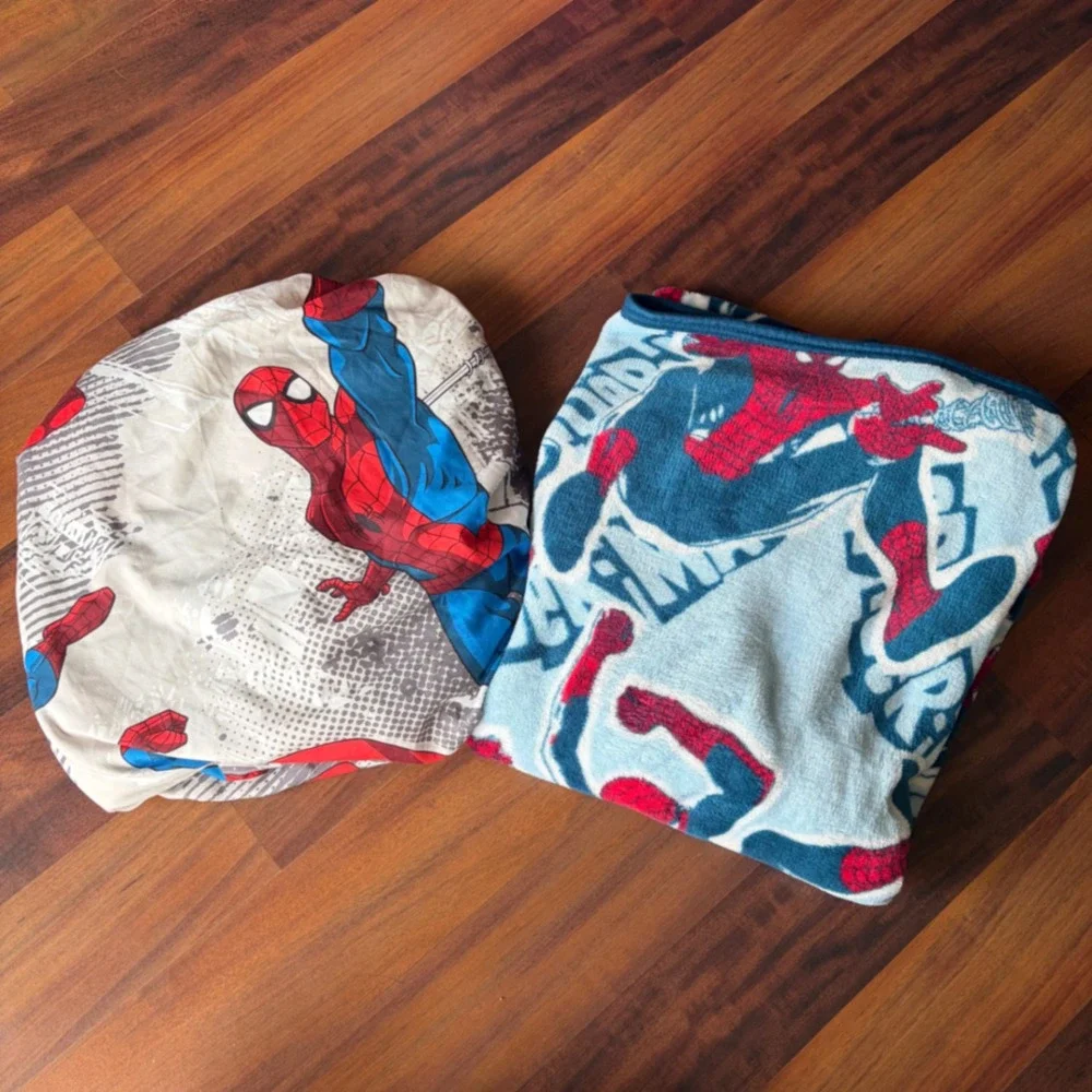 Marvel Spider-Man Twin Fitted Sheet and Plush Fleece Blanket Bedding Set Blue